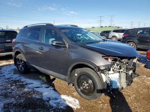 ✅ 2018 Toyota RAV4 XLE • VIN: 2T3RFREV2JW850708 • Лот: 92017895. Опубликован ранее на Copart с пробегом 18 332 миль. Бесплатный доступ к архиву аукционных продаж из США и подробный отчёт об истории автомобиля на DreamBid. Изображение 4.
