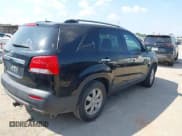 ✅ 2013 Kia Sorento LX • VIN: 5XYKT4A27DG338308 • Лот: 43229458. Опубликован ранее на IAAI с пробегом 295 048 миль. Бесплатный доступ к архиву аукционных продаж из США и подробный отчёт об истории автомобиля на DreamBid. Изображение 4.