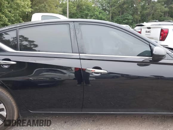 ✅ 2024 Nissan Altima S • VIN: 1N4BL4BV8RN384552 • Lot: 42880720. Wystawiony na IAAI z przebiegiem 27 588 mil. Bezpłatny archiwum sprzedaży aukcyjnych z USA i szczegółowy raport historii pojazdu na DreamBid. Zdjęcie 13.