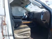 ✅ 2018 Chevrolet Silverado 1500 LTZ • VIN: 3GCUKSECXJG375885 • Lot: 42625190. Wystawiony na IAAI z przebiegiem Nie podano. Bezpłatny archiwum sprzedaży aukcyjnych z USA i szczegółowy raport historii pojazdu na DreamBid. Zdjęcie 5.