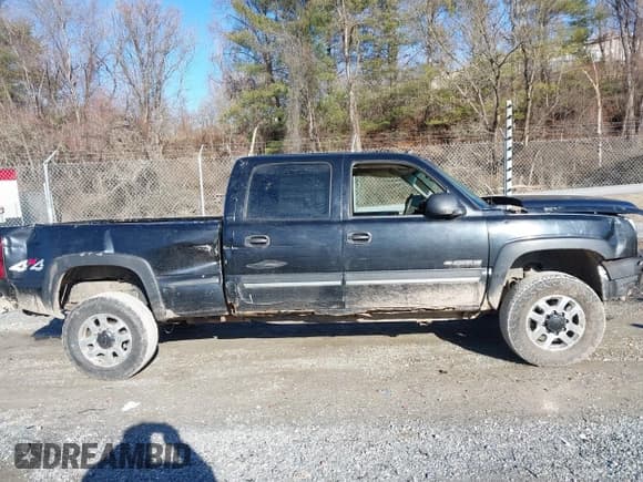 ✅ 2005 Chevrolet Silverado 2500HD LS • VIN: 1GCHK23U65F800202 • Lot: 41501212. Wystawiony na IAAI z przebiegiem 247 454 mil. Bezpłatny archiwum sprzedaży aukcyjnych z USA i szczegółowy raport historii pojazdu na DreamBid. Zdjęcie 13.