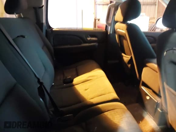 ✅ 2010 Chevrolet Suburban LS • VIN: 1GNUCHE01AR158111 • Lot: 41602157. Listed on IAAI with 263,227 mi. Free auction sales archive from the USA and detailed vehicle history report at DreamBid. Image 8.