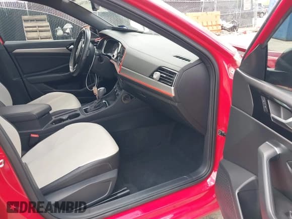 ✅ 2020 Volkswagen Jetta S • VIN: 3VWCB7BU7LM048500 • Лот: 42023448. Опубликован ранее на IAAI с пробегом 69 926 миль. Бесплатный доступ к архиву аукционных продаж из США и подробный отчёт об истории автомобиля на DreamBid. Изображение 5.