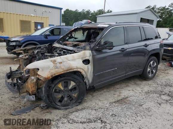 ✅ 2024 Jeep Grand Cherokee • VIN: 1C4RJYB64RC142612 • Lot: 61555485. Listed on Copart with Not provided. Free auction sales archive from the USA and detailed vehicle history report at DreamBid. Image 1.
