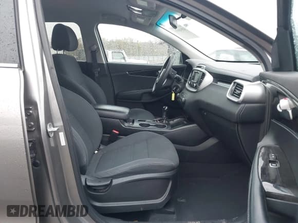 ✅ 2017 Kia Sorento LX • VIN: 5XYPGDA58HG209729 • Lot: 43548801. Listed on IAAI with 199,270 mi. Free auction sales archive from the USA and detailed vehicle history report at DreamBid. Image 5.