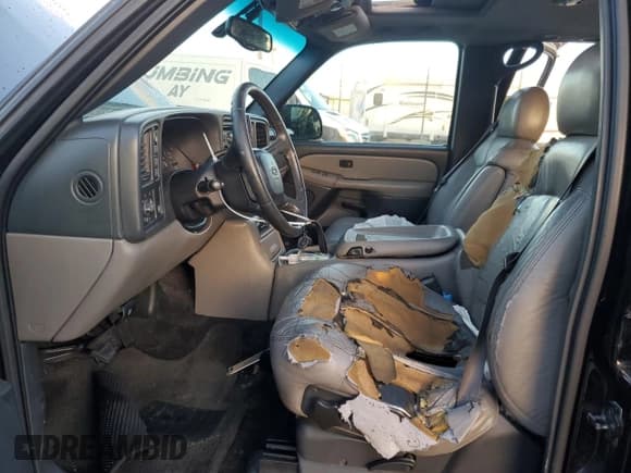 ✅ 2001 Chevrolet Suburban LS • VIN: 3GNFK16T91G221421 • Лот: 87094634. Опубликован ранее на Copart с пробегом 186 977 миль. Бесплатный доступ к архиву аукционных продаж из США и подробный отчёт об истории автомобиля на DreamBid. Изображение 7.