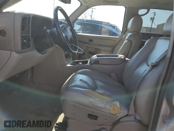 ✅ 2005 Chevrolet Suburban LT • VIN: 3GNEC16Z45G118281 • Лот: 49226105. Опубликован ранее на Copart с пробегом 155 731 миль. Бесплатный доступ к архиву аукционных продаж из США и подробный отчёт об истории автомобиля на DreamBid. Изображение 7.