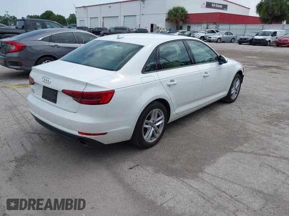 ✅ 2017 Audi A4 Premium • VIN: WAUGNAF40HN061246 • Lot: 42383814. Wystawiony na IAAI z przebiegiem 70 629 mil. Bezpłatny archiwum sprzedaży aukcyjnych z USA i szczegółowy raport historii pojazdu na DreamBid. Zdjęcie 4.