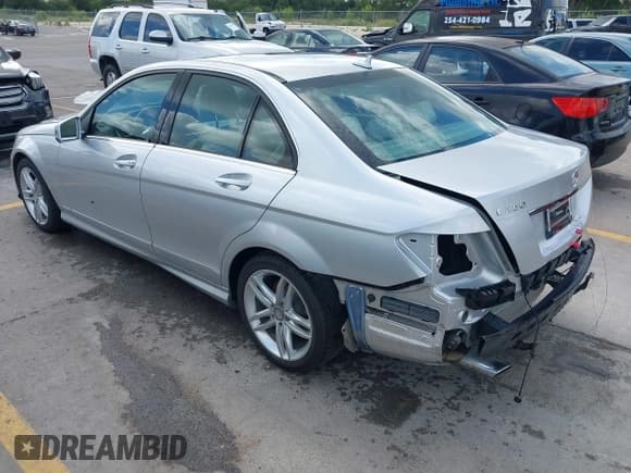 ✅ 2014 Mercedes-Benz C 250 Sport • VIN: WDDGF4HB1EA951907 • Lot: 42580563. Wystawiony na IAAI z przebiegiem 51 592 mil. Bezpłatny archiwum sprzedaży aukcyjnych z USA i szczegółowy raport historii pojazdu na DreamBid. Zdjęcie 3.