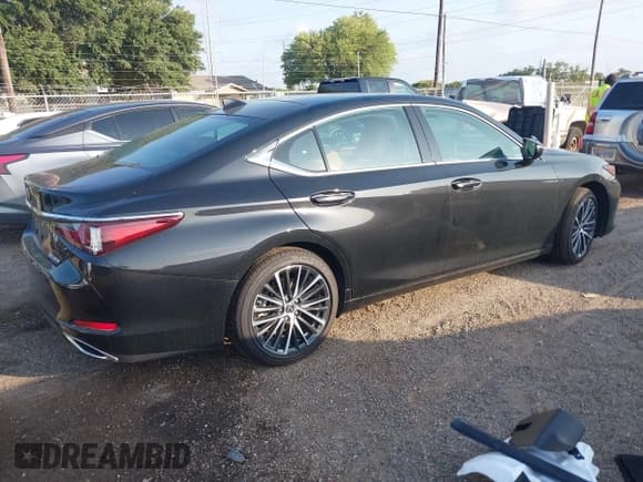 ✅ 2025 Lexus ES 350 • VIN: 58ADZ1B12SU194629 • Lot: 42406500. Listed on IAAI with 1,833 mi. Free auction sales archive from the USA and detailed vehicle history report at DreamBid. Image 4.