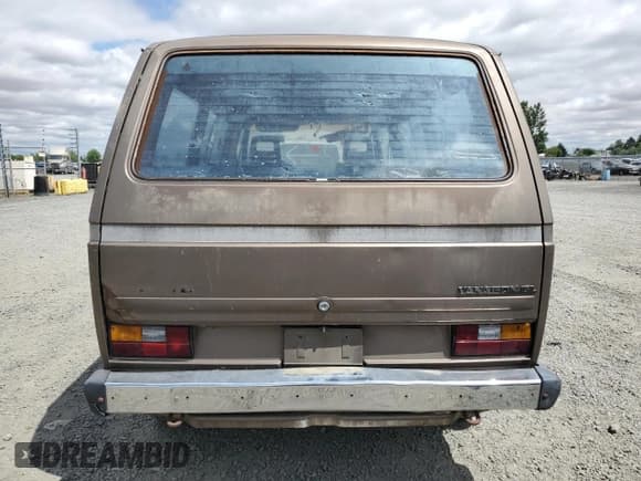 ✅ 1985 Volkswagen Vanagon • VIN: WV2YB0251FH083617 • Лот: 62591565. Опубликован ранее на Copart с пробегом 167 903 миль. Бесплатный доступ к архиву аукционных продаж из США и подробный отчёт об истории автомобиля на DreamBid. Изображение 6.