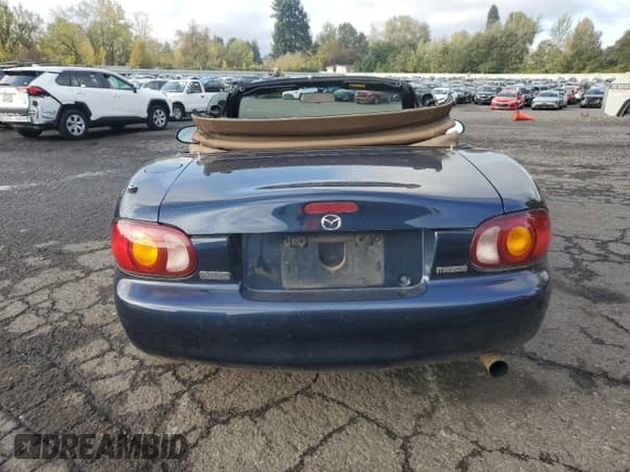 ✅ 1999 Mazda MX-5 Miata • VIN: JM1NB3530X0118323 • Lot: 82630585. Wystawiony na Copart z przebiegiem 114 883 mil. Bezpłatny archiwum sprzedaży aukcyjnych z USA i szczegółowy raport historii pojazdu na DreamBid. Zdjęcie 6.
