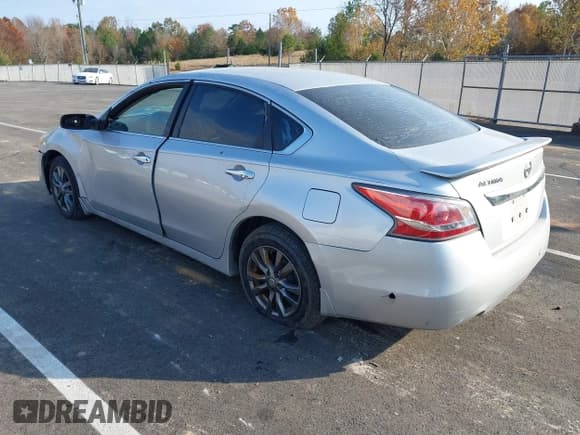 ✅ 2015 Nissan Altima S • VIN: 1N4AL3AP4FC255448 • Lot: 43675300. Wystawiony na IAAI z przebiegiem 154 476 mil. Bezpłatny archiwum sprzedaży aukcyjnych z USA i szczegółowy raport historii pojazdu na DreamBid. Zdjęcie 3.