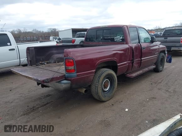 ✅ 2002 Dodge 2500 • VIN: 3B7KC23622M261612 • Lot: 41546343. Wystawiony na IAAI z przebiegiem 402 406 mil. Bezpłatny archiwum sprzedaży aukcyjnych z USA i szczegółowy raport historii pojazdu na DreamBid. Zdjęcie 4.
