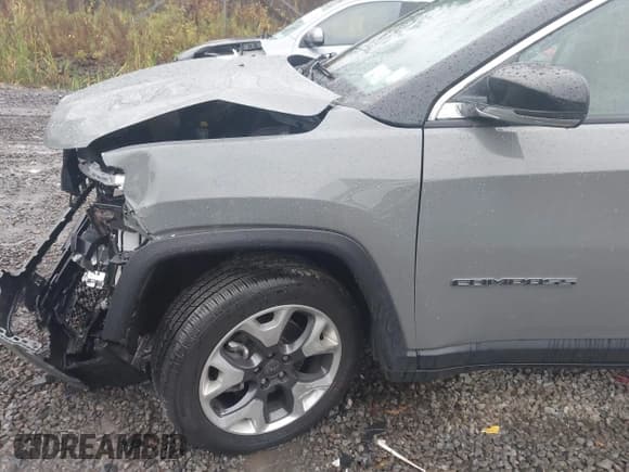 ✅ 2022 Jeep Compass (RED) Edition • VIN: 3C4NJDCB5NT117008 • Lot: 43579309. Wystawiony na IAAI z przebiegiem 31 709 mil. Bezpłatny archiwum sprzedaży aukcyjnych z USA i szczegółowy raport historii pojazdu na DreamBid. Zdjęcie 6.