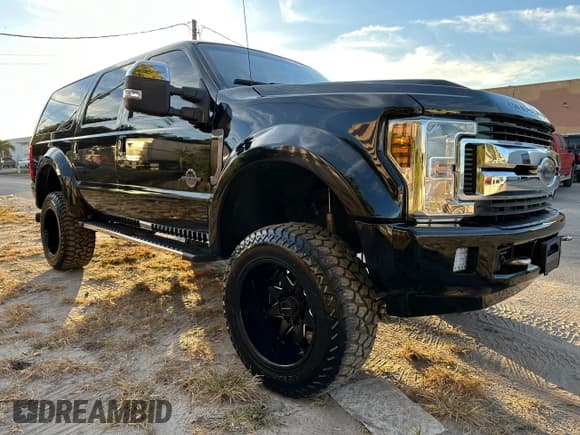✅ 2004 Ford Excursion Eddie Bauer • VIN: 1FMSU45P14EA06923 • Лот: 84176014. Опубликован ранее на Copart с пробегом 186 217 миль. Бесплатный доступ к архиву аукционных продаж из США и подробный отчёт об истории автомобиля на DreamBid. Изображение 4.