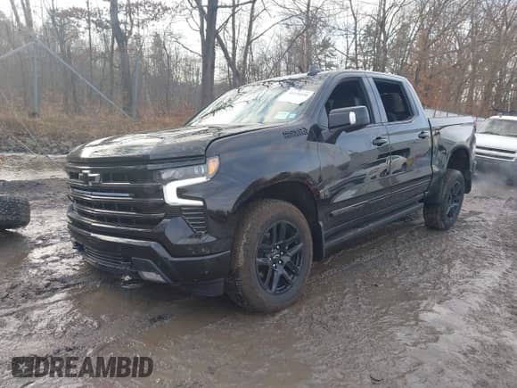 2024 Chevrolet Silverado 1500 High Country с VIN 1GCUDJED1RZ354691, выставлен на аукционе IAAI как лот 41130338 с пробегом 8 180 миль миль и . История ставок и продаж доступна на DreamBid. Изображение 2.