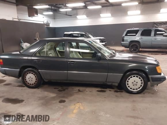✅ 1990 Mercedes-Benz 260 • VIN: WDBEA26DXLB217152 • Lot: 43428883. Listed on IAAI with 123,406 mi. Free auction sales archive from the USA and detailed vehicle history report at DreamBid. Image 13.