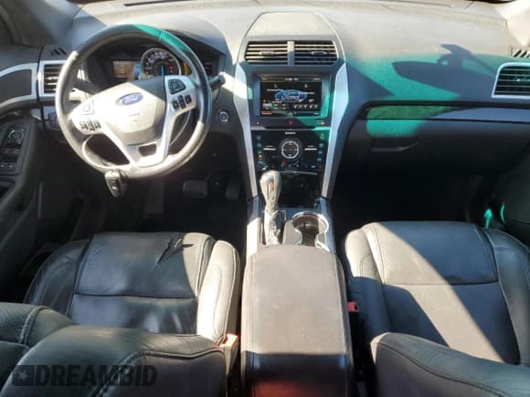 ✅ 2015 Ford Explorer Limited • VIN: 1FM5K7F84FGB64210 • Lot: 90820945. Wystawiony na Copart z przebiegiem 114 512 mil. Bezpłatny archiwum sprzedaży aukcyjnych z USA i szczegółowy raport historii pojazdu na DreamBid. Zdjęcie 8.