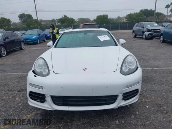 ✅ 2015 Porsche Panamera S E-Hybrid • VIN: WP0AD2A74FL040556 • Lot: 41406956. Wystawiony na IAAI z przebiegiem 167 140 mil. Bezpłatny archiwum sprzedaży aukcyjnych z USA i szczegółowy raport historii pojazdu na DreamBid. Zdjęcie 12.