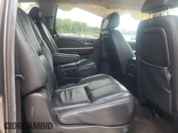 ✅ 2007 Chevrolet Suburban LTZ • VIN: 3GNFK16Y17G313207 • Lot: 62440655. Wystawiony na Copart z przebiegiem 255 152 mil. Bezpłatny archiwum sprzedaży aukcyjnych z USA i szczegółowy raport historii pojazdu na DreamBid. Zdjęcie 11.