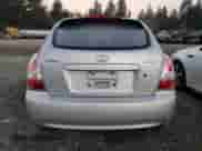 2007 Hyundai Accent GS z VIN KMHCM36C27U014985, wystawiony jako Copart lot #83150244 z przebiegiem 151 948 mil mil oraz Czysty tytuł • Clean title. Historia ofert i sprzedaży dostępna na DreamBid. Obrazek 6.