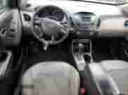 2015 Hyundai Tucson GLS z VIN KM8JTCAF0FU069123, wystawiony jako Copart lot #74637823 z przebiegiem 82 869 mil mil oraz . Historia ofert i sprzedaży dostępna na DreamBid. Obrazek 8.