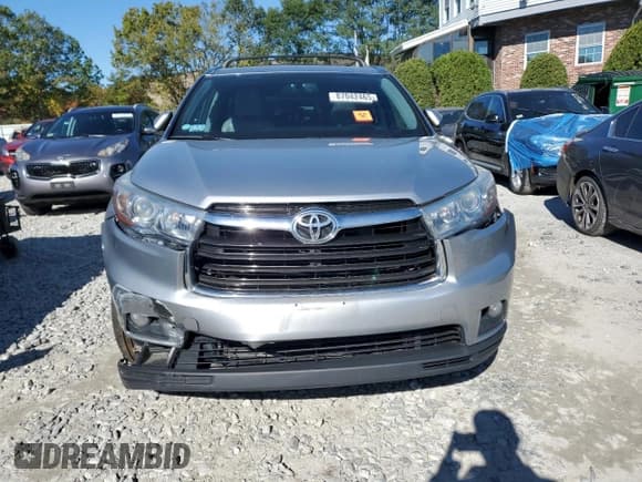 ✅ 2015 Toyota Highlander XLE • VIN: 5TDJKRFH4FS179729 • Lot: 87042465. Listed on Copart with 135,153 mi. Free auction sales archive from the USA and detailed vehicle history report at DreamBid. Image 5.