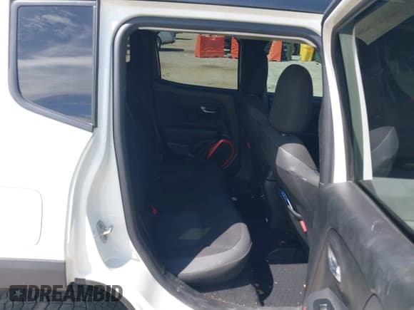 ✅ 2018 Jeep Renegade Trailhawk • VIN: ZACCJBCB8JPG81538 • Lot: 42813492. Listed on IAAI with 69,651 mi. Free auction sales archive from the USA and detailed vehicle history report at DreamBid. Image 8.