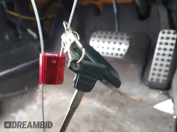 ✅ 1999 Mercedes-Benz SLK 230/320 • VIN: WDBKK47F0XF086064 • Лот: 42380513. Опубликован ранее на IAAI с пробегом 166 381 миль. Бесплатный доступ к архиву аукционных продаж из США и подробный отчёт об истории автомобиля на DreamBid. Изображение 11.