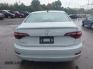 ✅ 2019 Volkswagen Jetta S • VIN: 3VWN57BU6KM090042 • Lot: 43254645. Wystawiony na IAAI z przebiegiem 75 004 mil. Bezpłatny archiwum sprzedaży aukcyjnych z USA i szczegółowy raport historii pojazdu na DreamBid. Zdjęcie 17.