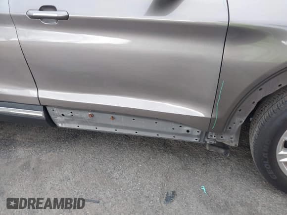 ✅ 2021 Ford Explorer Limited • VIN: 1FMSK7FH2MGA33292 • Lot: 42247441. Wystawiony na IAAI z przebiegiem 75 116 mil. Bezpłatny archiwum sprzedaży aukcyjnych z USA i szczegółowy raport historii pojazdu na DreamBid. Zdjęcie 18.