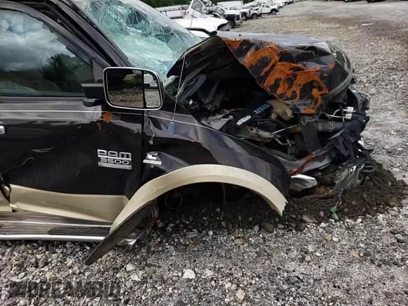 ✅ 2011 Dodge 3500 SLT • VIN: 3D73M3CL0BG536024 • Lot: 58751665. Wystawiony na Copart z przebiegiem Nie podano. Bezpłatny archiwum sprzedaży aukcyjnych z USA i szczegółowy raport historii pojazdu na DreamBid. Zdjęcie 13.