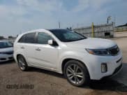 ✅ 2015 Kia Sorento SX • VIN: 5XYKW4A79FG603395 • Lot: 68133525. Wystawiony na Copart z przebiegiem 106 619 mil. Bezpłatny archiwum sprzedaży aukcyjnych z USA i szczegółowy raport historii pojazdu na DreamBid. Zdjęcie 4.