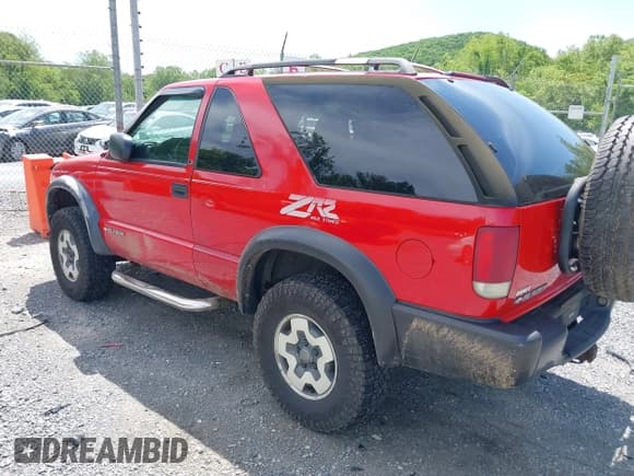 ✅ 2001 Chevrolet Blazer LS • VIN: 1GNCT18W71K113153 • Lot: 42297752. Wystawiony na IAAI z przebiegiem Nie podano. Bezpłatny archiwum sprzedaży aukcyjnych z USA i szczegółowy raport historii pojazdu na DreamBid. Zdjęcie 3.