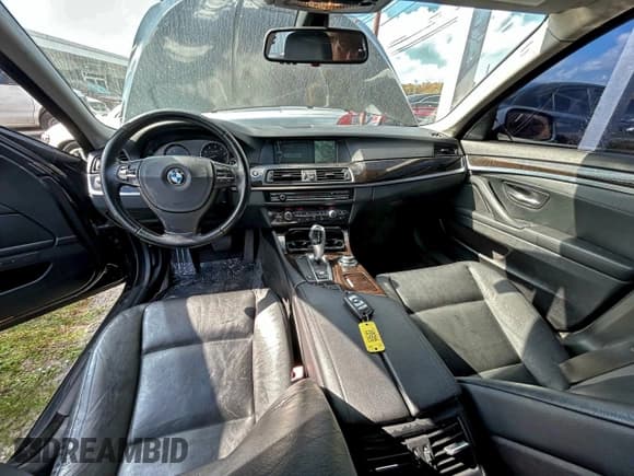 ✅ 2011 BMW 5 Series 535i xDrive • VIN: WBAFU7C5XBC780148 • Лот: 94737665. Опубликован ранее на Copart с пробегом 122 396 миль. Бесплатный доступ к архиву аукционных продаж из США и подробный отчёт об истории автомобиля на DreamBid. Изображение 9.