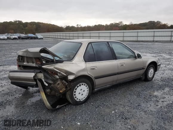 ✅ 1991 Honda Accord • VIN: 1HGCB7657MA205500 • Лот: 79526994. Опубликован ранее на Copart с пробегом 242 211 миль. Бесплатный доступ к архиву аукционных продаж из США и подробный отчёт об истории автомобиля на DreamBid. Изображение 3.