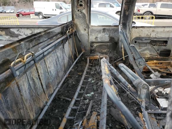 ✅ 1995 GMC Sierra 1500 • VIN: 2GTEK19K0S1570324 • Лот: 43065205. Опубликован ранее на Copart с пробегом Не указан. Бесплатный доступ к архиву аукционных продаж из США и подробный отчёт об истории автомобиля на DreamBid. Изображение 10.