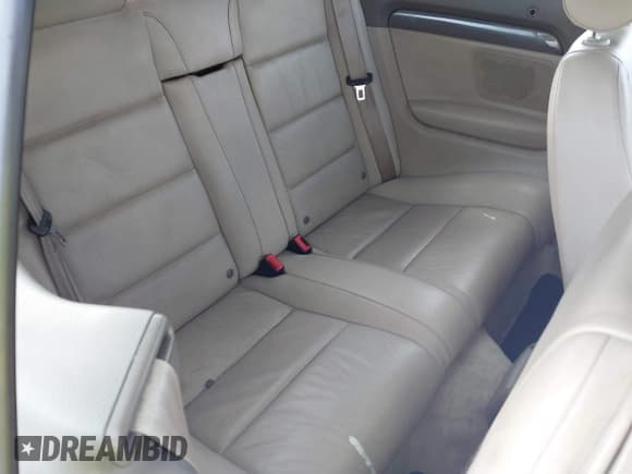 ✅ 2005 Audi A4 1.8T • VIN: WAUAC48H85K009874 • Lot: 43451165. Wystawiony na IAAI z przebiegiem 139 403 mil. Bezpłatny archiwum sprzedaży aukcyjnych z USA i szczegółowy raport historii pojazdu na DreamBid. Zdjęcie 8.