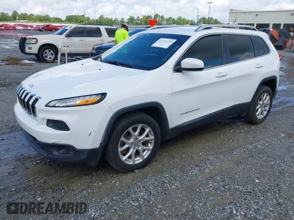 ✅ 2018 Jeep Cherokee Latitude • VIN: 1C4PJLCB1JD553390 • Lot: 42233220. Listed on IAAI with 130,418 mi. Free auction sales archive from the USA and detailed vehicle history report at DreamBid. Image 17.