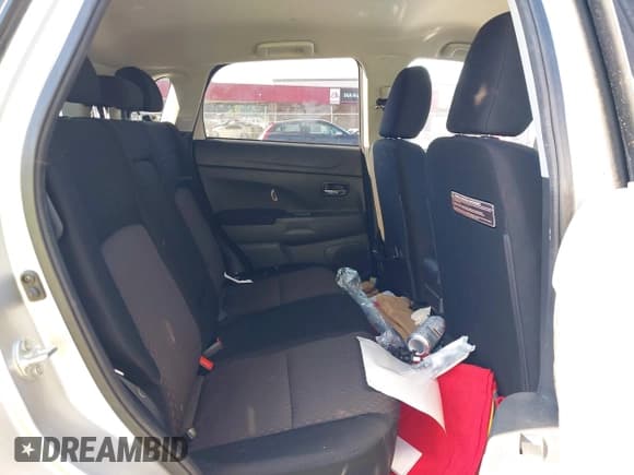 ✅ 2018 Mitsubishi Outlander ES • VIN: JA4AR3AU7JZ028821 • Лот: 43114156. Опубликован ранее на IAAI с пробегом 47 385 миль. Бесплатный доступ к архиву аукционных продаж из США и подробный отчёт об истории автомобиля на DreamBid. Изображение 8.