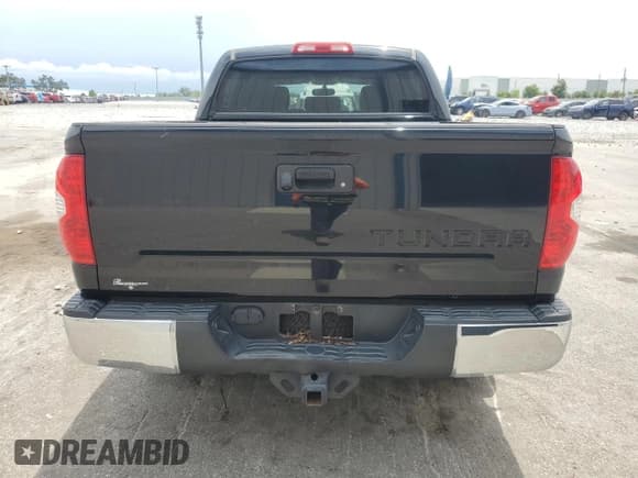 ✅ 2017 Toyota Tundra SR5 • VIN: 5TFEW5F1XHX229225 • Лот: 65557405. Опубликован ранее на Copart с пробегом 133 718 миль. Бесплатный доступ к архиву аукционных продаж из США и подробный отчёт об истории автомобиля на DreamBid. Изображение 6.