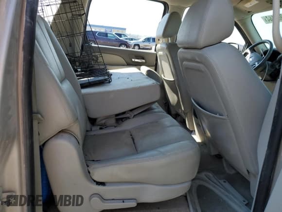 ✅ 2009 Chevrolet Suburban 1LT • VIN: 1GNFK26329R213694 • Lot: 68969484. Wystawiony na Copart z przebiegiem 218 414 mil. Bezpłatny archiwum sprzedaży aukcyjnych z USA i szczegółowy raport historii pojazdu na DreamBid. Zdjęcie 11.