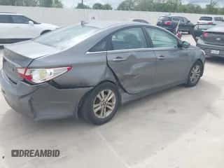 2013 Hyundai Sonata GLS z VIN 5NPEB4AC5DH611425, wystawiony jako IAAI lot #43475104 z przebiegiem 141 650 mil mil oraz . Historia ofert i sprzedaży dostępna na DreamBid. Obrazek 4.