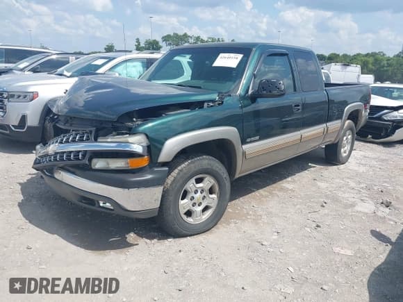 ✅ 2001 Chevrolet Silverado 1500 • VIN: 2GCEK19T611295288 • Лот: 42640158. Опубликован ранее на IAAI с пробегом 182 055 миль. Бесплатный доступ к архиву аукционных продаж из США и подробный отчёт об истории автомобиля на DreamBid. Изображение 2.