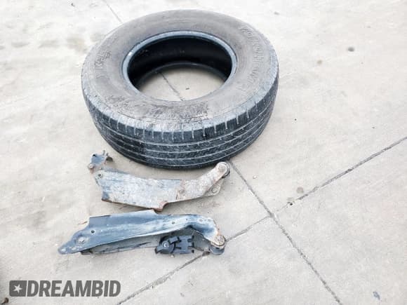 ✅ 2003 Chevrolet Suburban LS • VIN: 3GNEC16Z13G186812 • Лот: 58567425. Опубликован ранее на Copart с пробегом 302 320 миль. Бесплатный доступ к архиву аукционных продаж из США и подробный отчёт об истории автомобиля на DreamBid. Изображение 13.