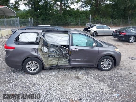 ✅ 2012 Toyota Sienna XLE AAS • VIN: 5TDYK3DC3CS218373 • Лот: 43035982. Опубликован ранее на IAAI с пробегом 155 533 миль. Бесплатный доступ к архиву аукционных продаж из США и подробный отчёт об истории автомобиля на DreamBid. Изображение 13.