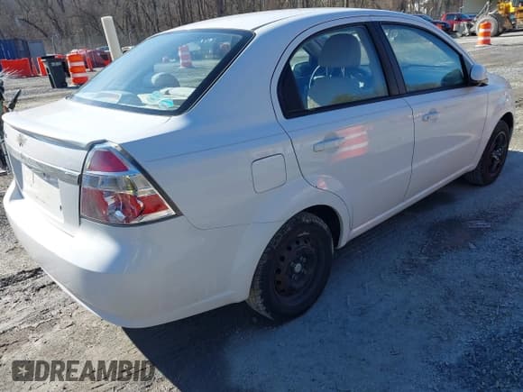 ✅ 2011 Chevrolet Aveo 1LT • VIN: KL1TD5DE2BB136388 • Lot: 41584708. Wystawiony na IAAI z przebiegiem 114 694 mil. Bezpłatny archiwum sprzedaży aukcyjnych z USA i szczegółowy raport historii pojazdu na DreamBid. Zdjęcie 4.