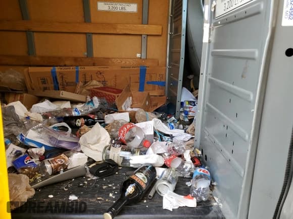 ✅ 2010 GMC Savana Cargo • VIN: 1GT2GUBA1A1903593 • Lot: 88456525. Wystawiony na Copart z przebiegiem 355 186 mil. Bezpłatny archiwum sprzedaży aukcyjnych z USA i szczegółowy raport historii pojazdu na DreamBid. Zdjęcie 11.