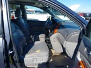 ✅ 2009 Toyota Sienna XLE • VIN: 5TDZK22C99S268768 • Lot: 43667783. Wystawiony na IAAI z przebiegiem 239 345 mil. Bezpłatny archiwum sprzedaży aukcyjnych z USA i szczegółowy raport historii pojazdu na DreamBid. Zdjęcie 5.